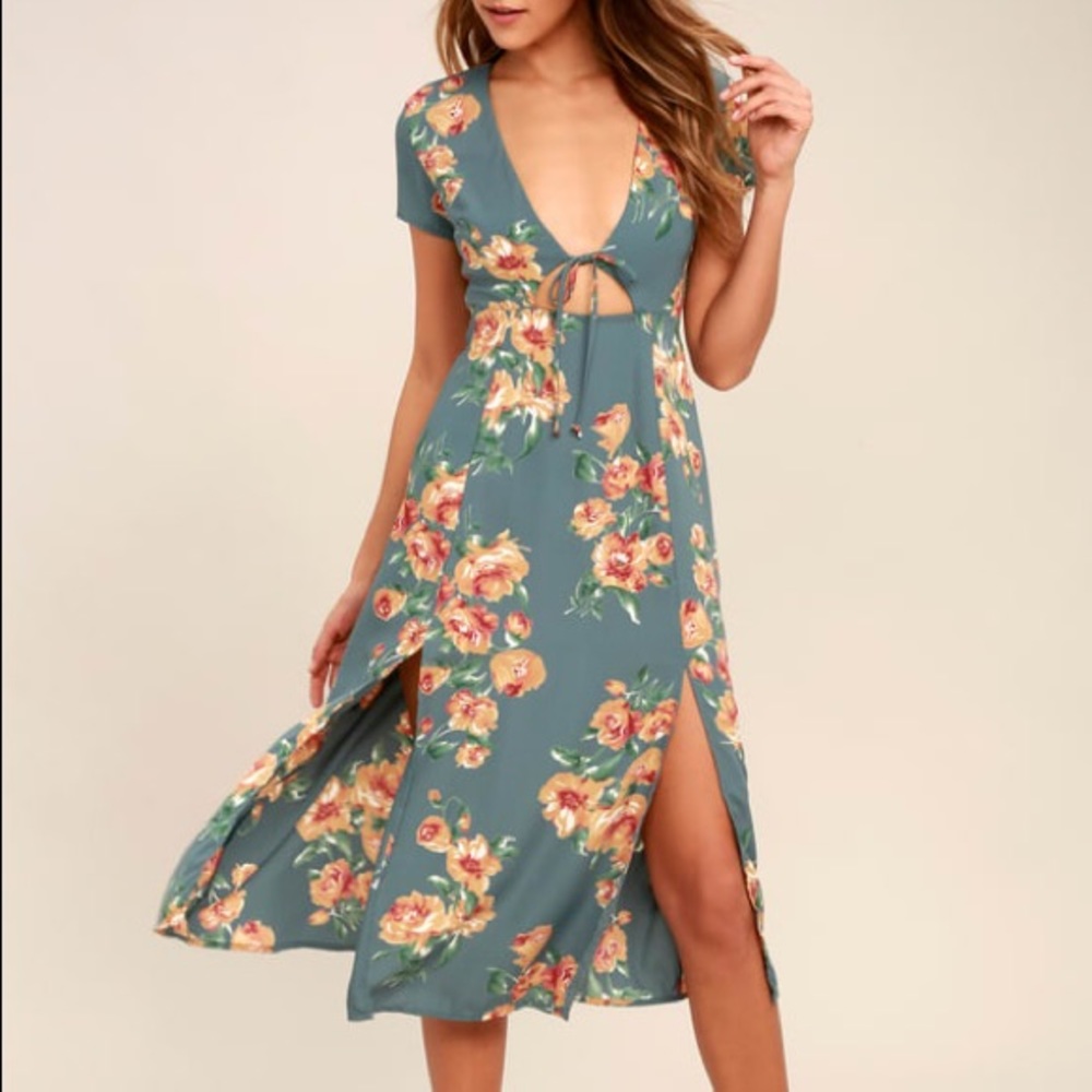 Lulu’s Sage Floral Midi Dress